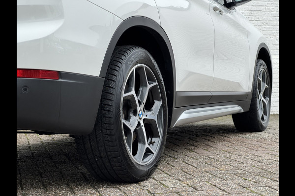 BMW X1 SDrive20i High Executive M sport interieur Sfeer verlichting Led Pdc voor+achter
