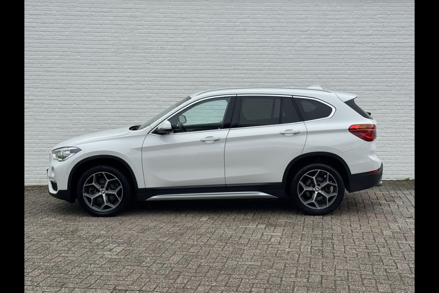 BMW X1 SDrive20i High Executive M sport interieur Sfeer verlichting Led Pdc voor+achter