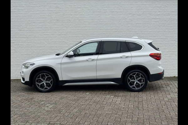 BMW X1 SDrive20i High Executive M sport interieur Sfeer verlichting Led Pdc voor+achter