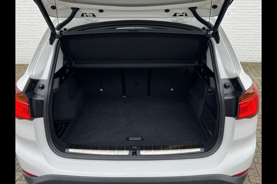 BMW X1 SDrive20i High Executive M sport interieur Sfeer verlichting Led Pdc voor+achter