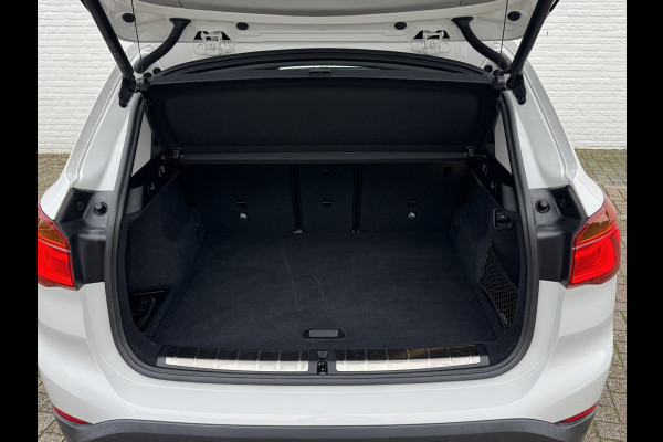 BMW X1 SDrive20i High Executive M sport interieur Sfeer verlichting Led Pdc voor+achter
