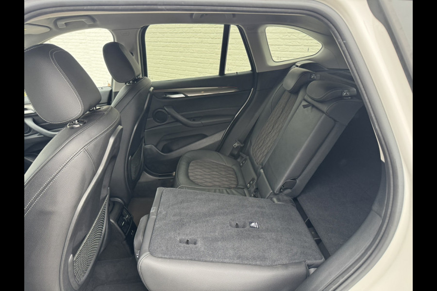 BMW X1 SDrive20i High Executive M sport interieur Sfeer verlichting Led Pdc voor+achter