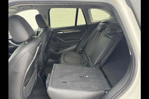 BMW X1 SDrive20i High Executive M sport interieur Sfeer verlichting Led Pdc voor+achter