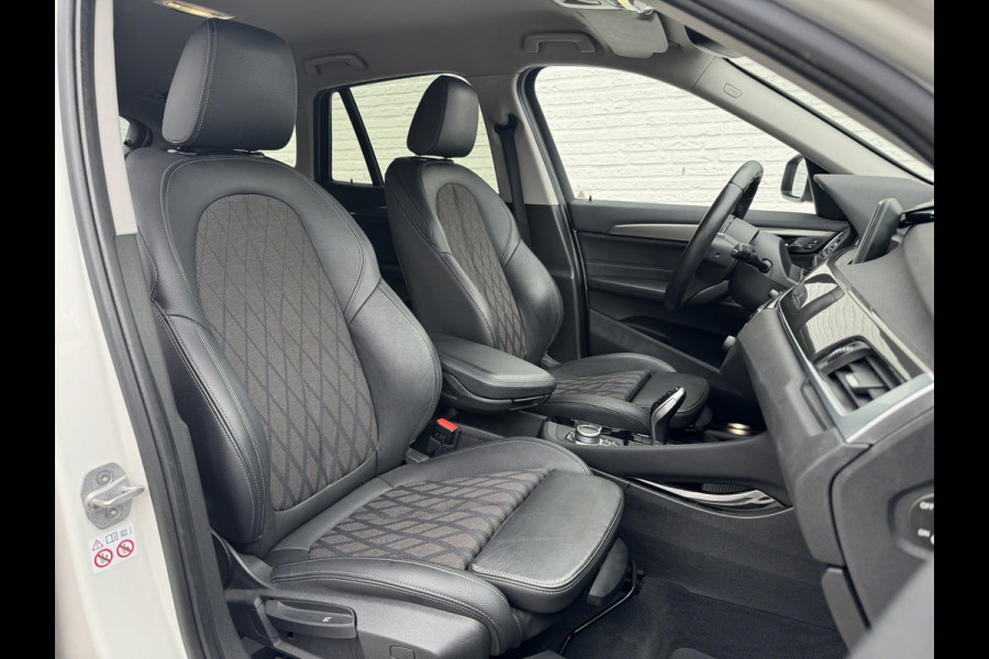 BMW X1 SDrive20i High Executive M sport interieur Sfeer verlichting Led Pdc voor+achter
