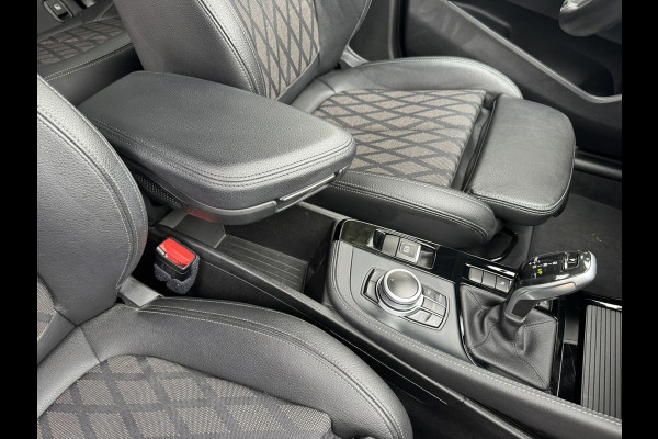 BMW X1 SDrive20i High Executive M sport interieur Sfeer verlichting Led Pdc voor+achter