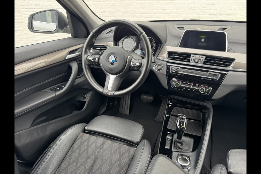 BMW X1 SDrive20i High Executive M sport interieur Sfeer verlichting Led Pdc voor+achter