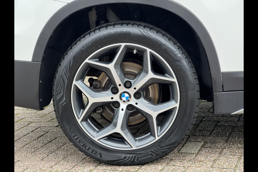 BMW X1 SDrive20i High Executive M sport interieur Sfeer verlichting Led Pdc voor+achter