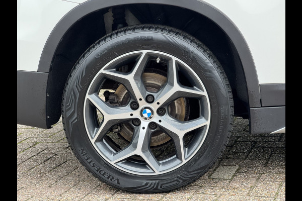 BMW X1 SDrive20i High Executive M sport interieur Sfeer verlichting Led Pdc voor+achter