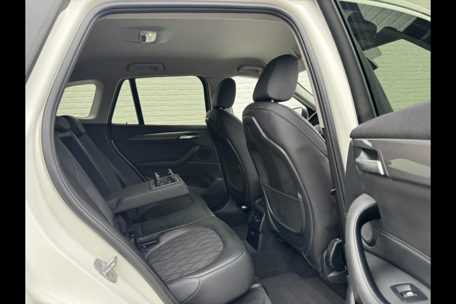 BMW X1 SDrive20i High Executive M sport interieur Sfeer verlichting Led Pdc voor+achter