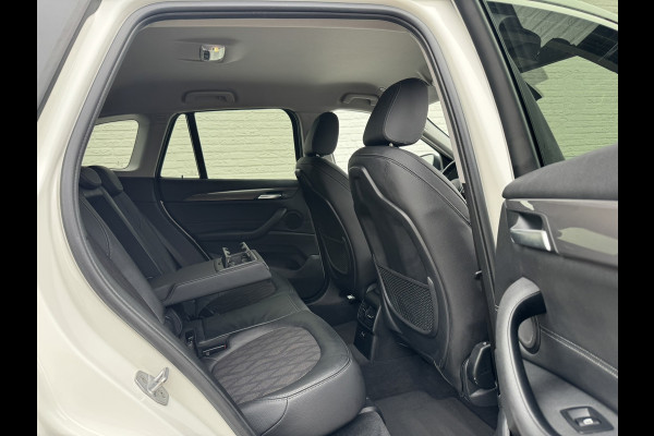 BMW X1 SDrive20i High Executive M sport interieur Sfeer verlichting Led Pdc voor+achter