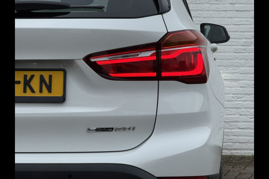 BMW X1 SDrive20i High Executive M sport interieur Sfeer verlichting Led Pdc voor+achter