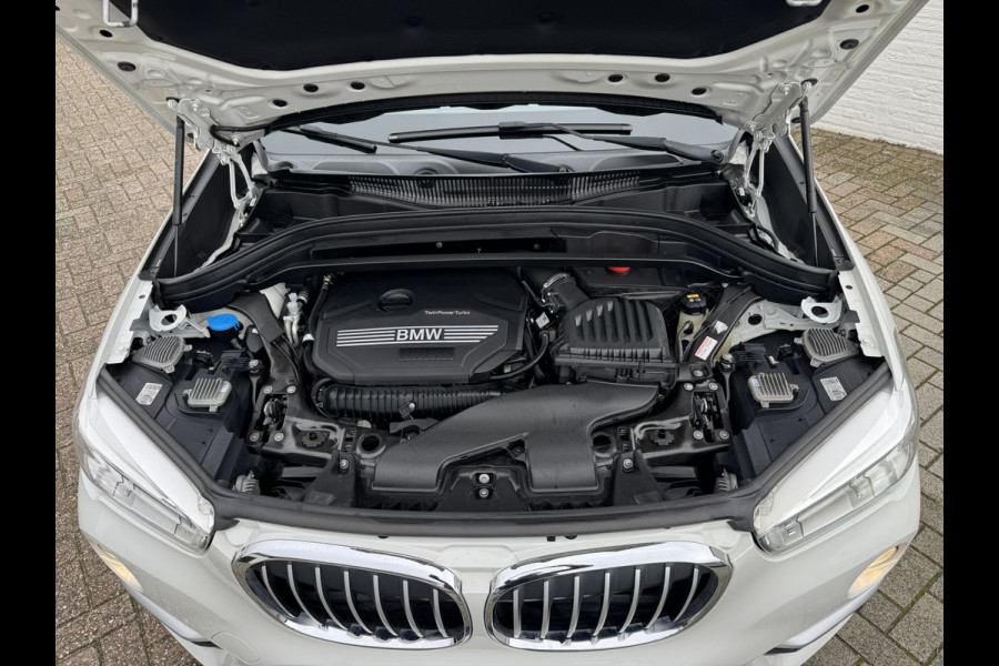 BMW X1 SDrive20i High Executive M sport interieur Sfeer verlichting Led Pdc voor+achter