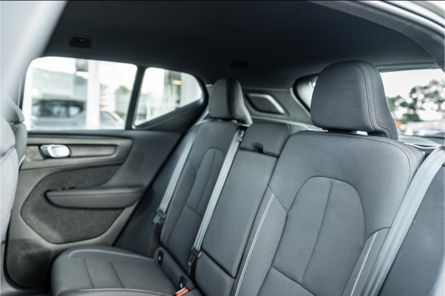 Volvo XC40 Recharge Core | 70 KWH | AppleCar/Android | Camera | 19"LMV | Eerste eigenaar | Zwarte hemel