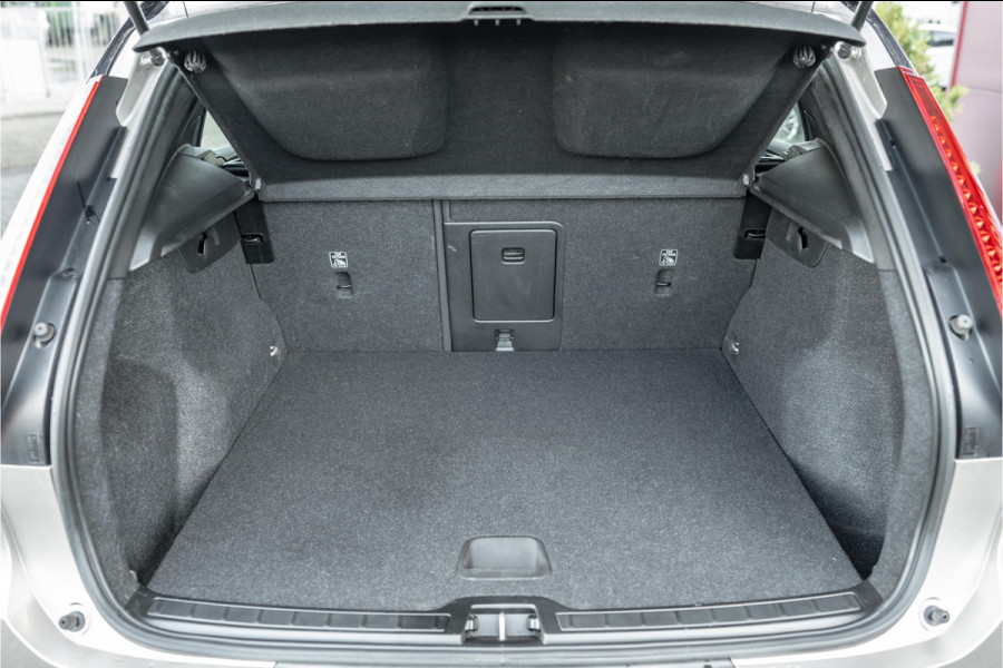 Volvo XC40 Recharge Core | 70 KWH | AppleCar/Android | Camera | 19"LMV | Eerste eigenaar | Zwarte hemel
