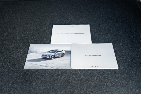 Volvo XC40 Recharge Core | 70 KWH | AppleCar/Android | Camera | 19"LMV | Eerste eigenaar | Zwarte hemel