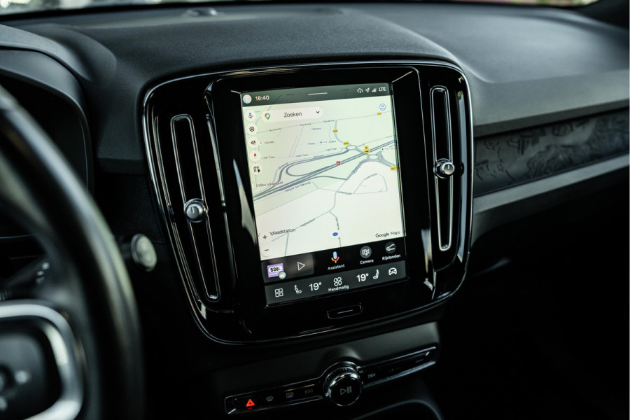 Volvo XC40 Recharge Core | 70 KWH | AppleCar/Android | Camera | 19"LMV | Eerste eigenaar | Zwarte hemel