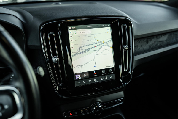 Volvo XC40 Recharge Core | 70 KWH | AppleCar/Android | Camera | 19"LMV | Eerste eigenaar | Zwarte hemel