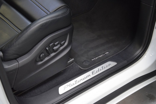 Porsche Cayenne 3.0 E-Hybrid Platinum Edition Navi|Panoramadak|Org.NL|Dealer onderhouden
