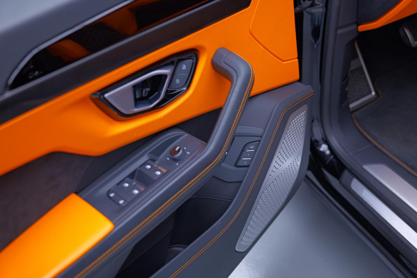 Lamborghini Urus 4.0 V8 Graphite Capsule |BTW|Massage|PPF|Fabrieksgarantie|