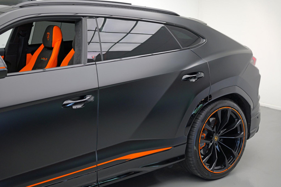 Lamborghini Urus 4.0 V8 Graphite Capsule |BTW|Massage|PPF|Fabrieksgarantie|