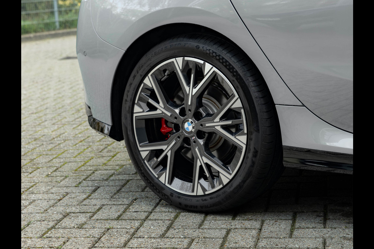 BMW 1-serie 120 M-Sport Pro - Pano - Trekhaak - Premium Pack