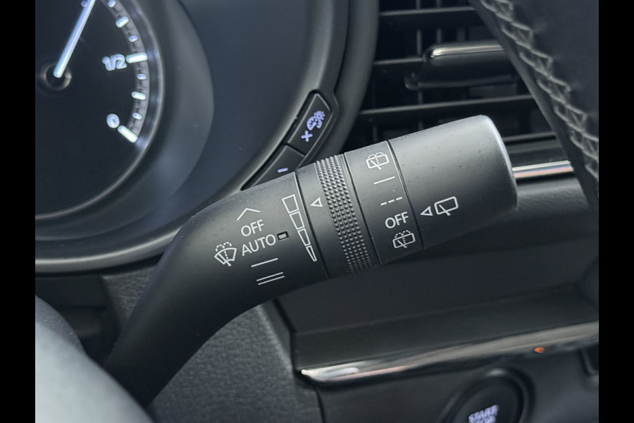 Mazda CX-30 2.0I 187PK M.Hybrid Automaat Trekhaak Adap.Cruise Camera Stoelverwarming Ecc Head-Up Display Navi Apple Carplay/Android Auto e-S Dodehoekdetectie Keyless Elek.Achterklep Privacy Glas Lmv Isofix DAB Bluetooth Regen-Lichtsensor 1.300KG Trekgewicht 1e Eigenaar