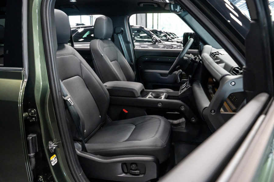 Land Rover Defender 110 2.0 P300e 110 X-Dynamic SE *Meridian / Luchtvering / Panorama / Memory / Surround-View / Winterpakket*