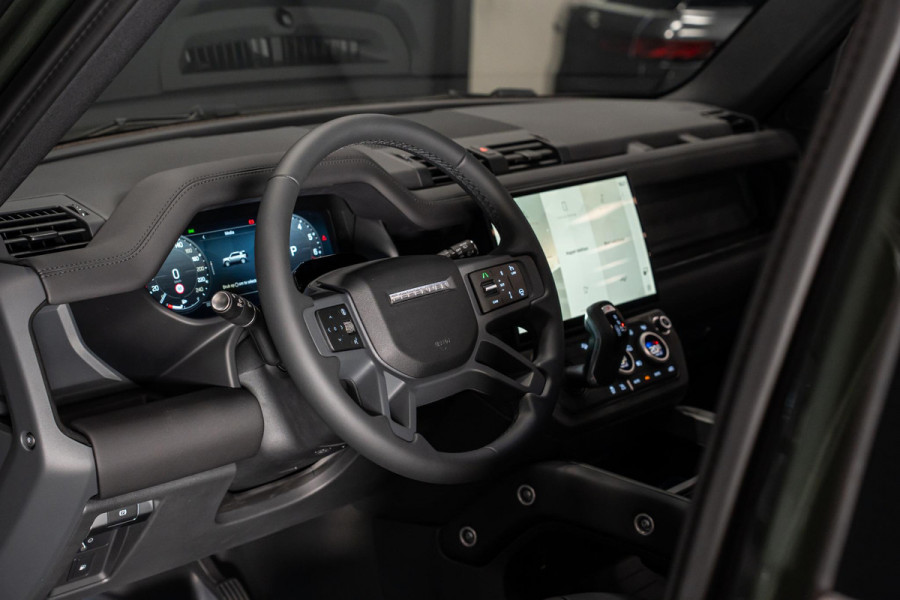 Land Rover Defender 110 2.0 P300e 110 X-Dynamic SE *Meridian / Luchtvering / Panorama / Memory / Surround-View / Winterpakket*