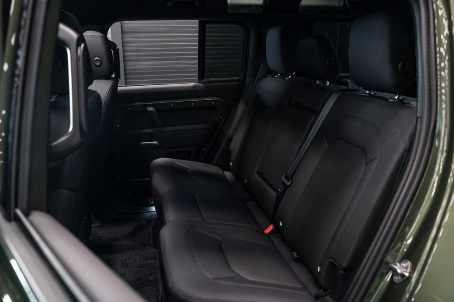 Land Rover Defender 110 2.0 P300e 110 X-Dynamic SE *Meridian / Luchtvering / Panorama / Memory / Surround-View / Winterpakket*