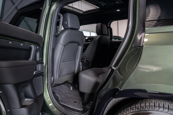 Land Rover Defender 110 2.0 P300e 110 X-Dynamic SE *Meridian / Luchtvering / Panorama / Memory / Surround-View / Winterpakket*