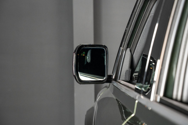 Land Rover Defender 110 2.0 P300e 110 X-Dynamic SE *Meridian / Luchtvering / Panorama / Memory / Surround-View / Winterpakket*