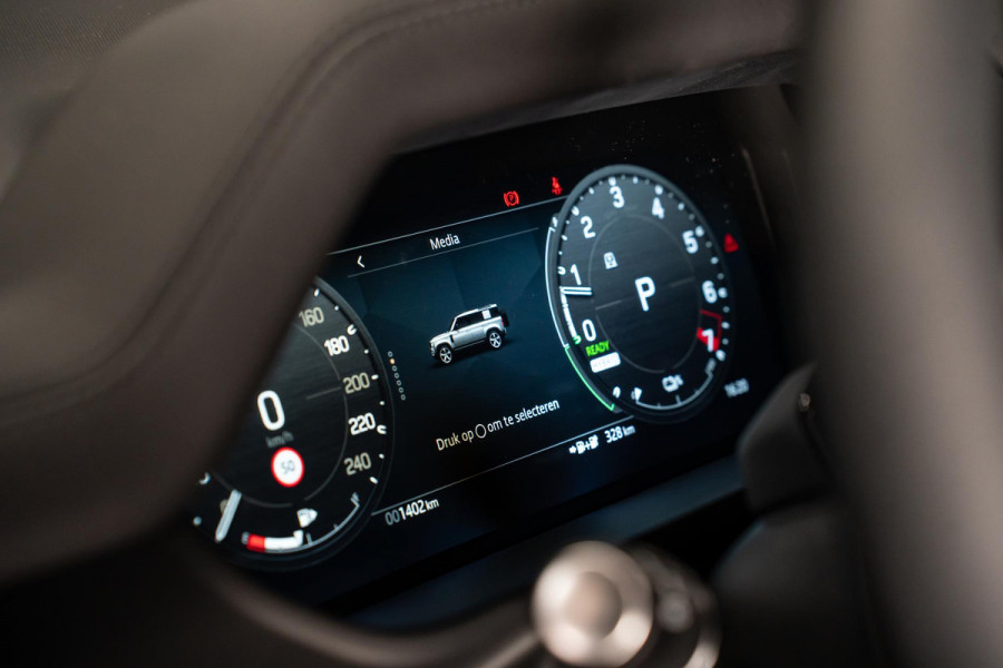 Land Rover Defender 110 2.0 P300e 110 X-Dynamic SE *Meridian / Luchtvering / Panorama / Memory / Surround-View / Winterpakket*