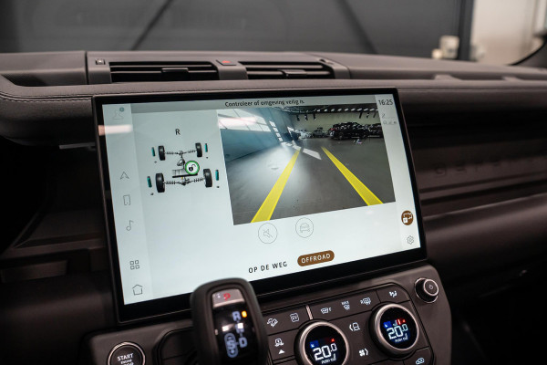 Land Rover Defender 110 2.0 P300e 110 X-Dynamic SE *Meridian / Luchtvering / Panorama / Memory / Surround-View / Winterpakket*