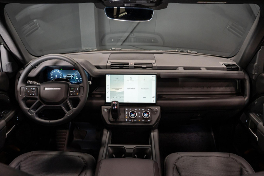 Land Rover Defender 110 2.0 P300e 110 X-Dynamic SE *Meridian / Luchtvering / Panorama / Memory / Surround-View / Winterpakket*