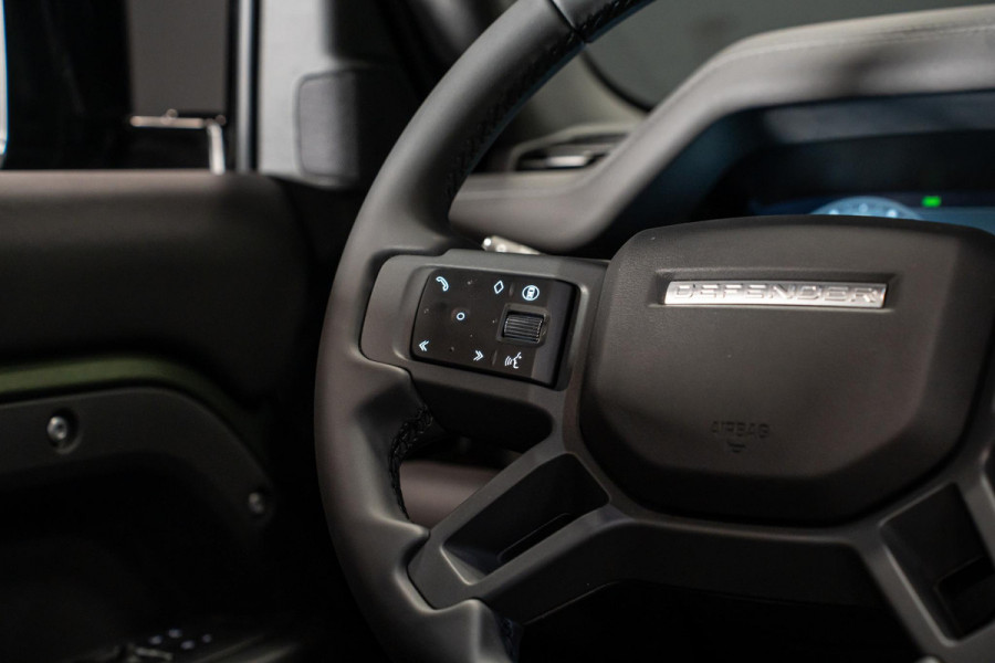 Land Rover Defender 110 2.0 P300e 110 X-Dynamic SE *Meridian / Luchtvering / Panorama / Memory / Surround-View / Winterpakket*