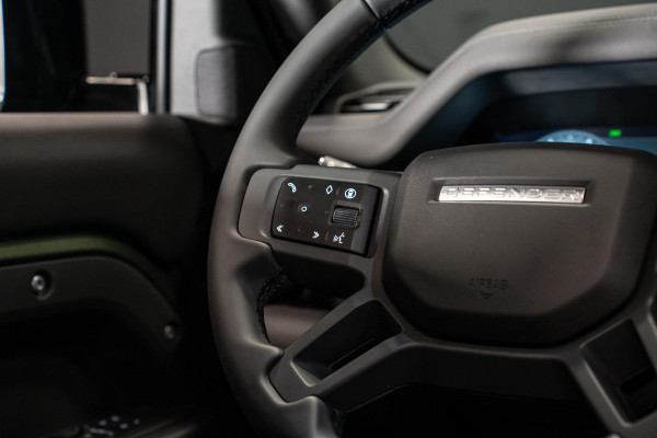 Land Rover Defender 110 2.0 P300e 110 X-Dynamic SE *Meridian / Luchtvering / Panorama / Memory / Surround-View / Winterpakket*
