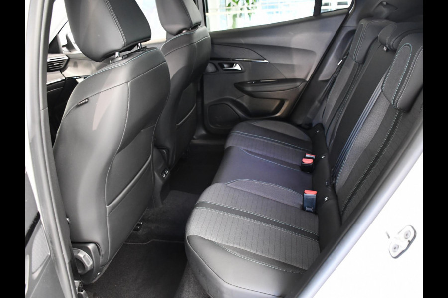 Peugeot 2008 1.2 PureTech Allure Pack | Navigatie | 3D i-Cockpit | Climate Control | Afneembare Trekhaak |
