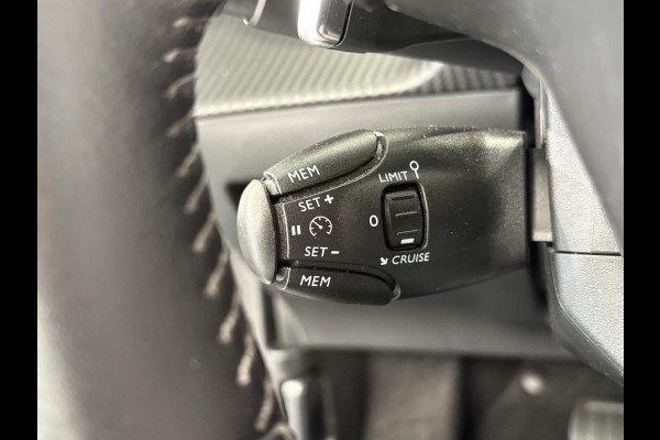 Peugeot 2008 1.2 PureTech Allure Pack | Navigatie | 3D i-Cockpit | Climate Control | Afneembare Trekhaak |