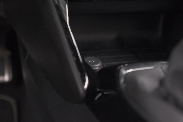 Peugeot 2008 PureTech 130 GT Pack | Leer-pakket | Camera | Dodehoekdetectie | Apple Carplay | Stoelverwarming