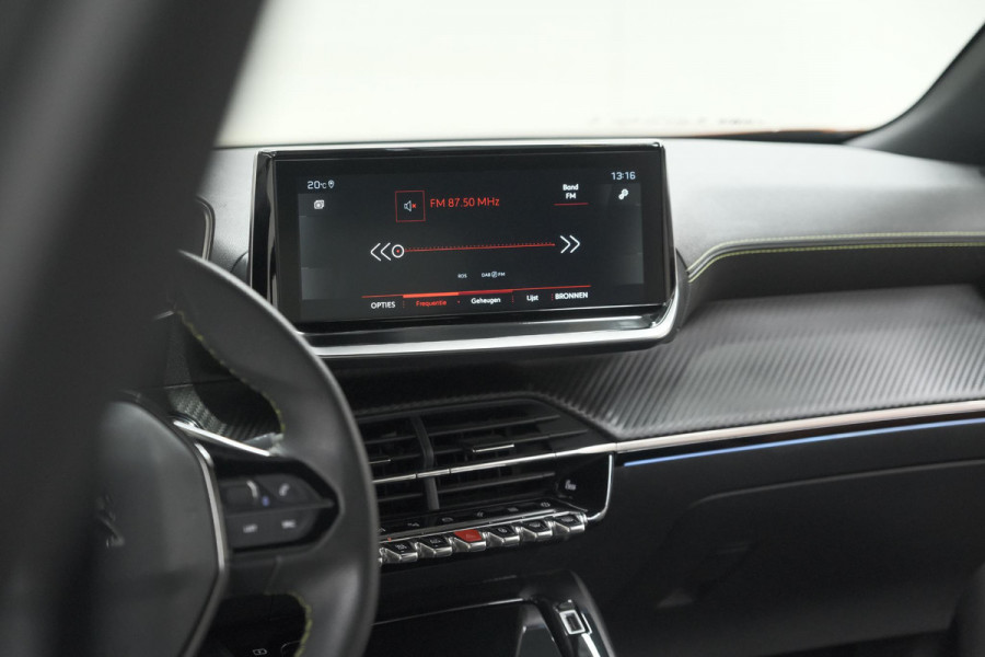 Peugeot 2008 PureTech 130 GT Pack | Leer-pakket | Camera | Dodehoekdetectie | Apple Carplay | Stoelverwarming