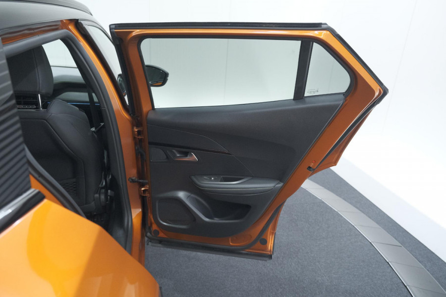 Peugeot 2008 PureTech 130 GT Pack | Leer-pakket | Camera | Dodehoekdetectie | Apple Carplay | Stoelverwarming
