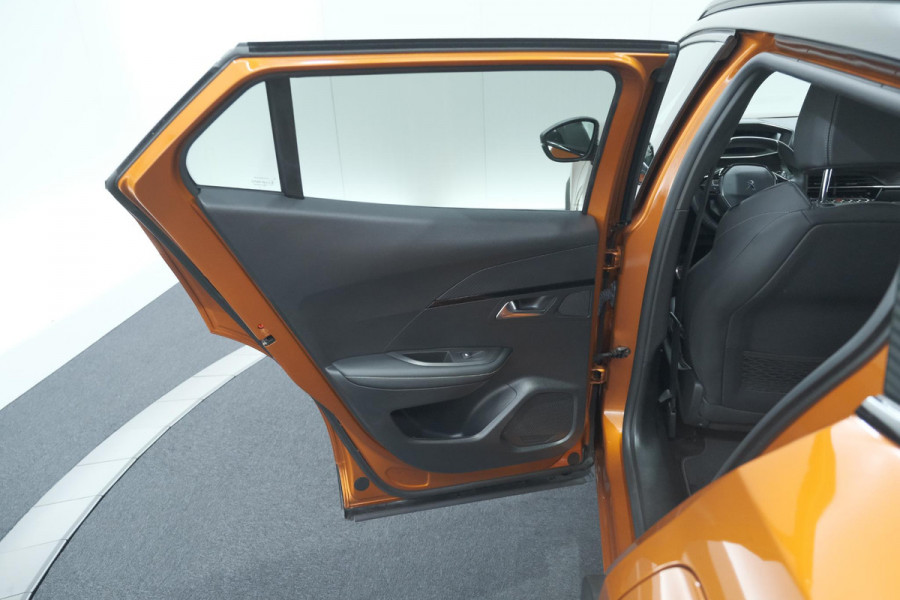 Peugeot 2008 PureTech 130 GT Pack | Leer-pakket | Camera | Dodehoekdetectie | Apple Carplay | Stoelverwarming
