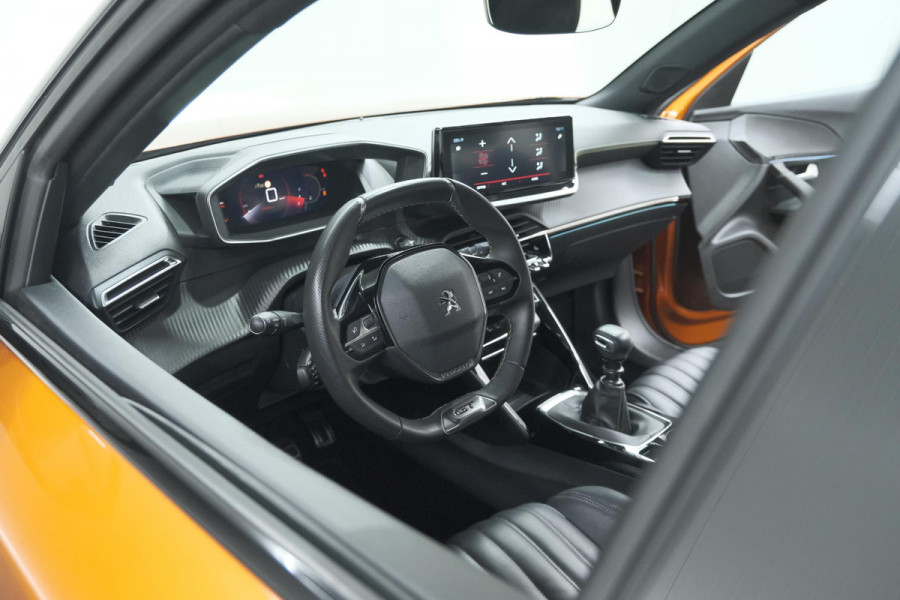 Peugeot 2008 PureTech 130 GT Pack | Leer-pakket | Camera | Dodehoekdetectie | Apple Carplay | Stoelverwarming