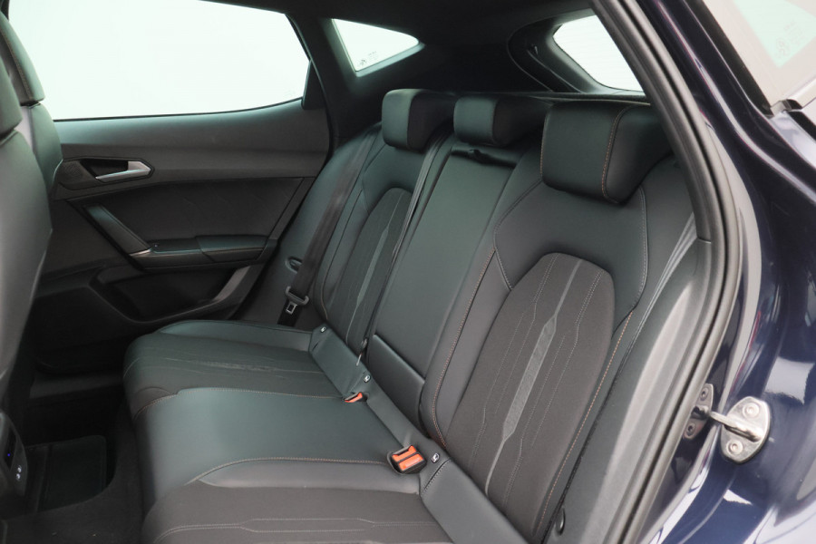 CUPRA Formentor 1.4 Plug-in Hybrid VZ Copper Edition Panoramadak, Camera, ACC, Apple Carplay, Verwarmd Stuur/Stoelen, DAB, 19''