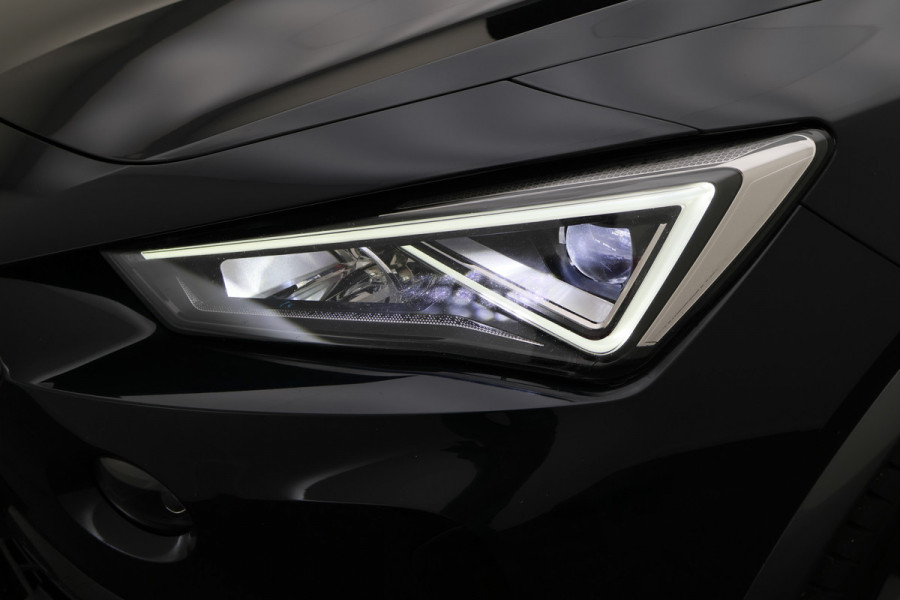 CUPRA Formentor 1.4 Plug-in Hybrid VZ Copper Edition Panoramadak, Camera, ACC, Apple Carplay, Verwarmd Stuur/Stoelen, DAB, 19''