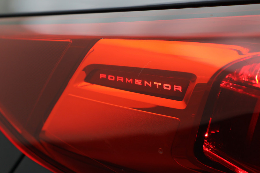 CUPRA Formentor 1.4 Plug-in Hybrid VZ Copper Edition Panoramadak, Camera, ACC, Apple Carplay, Verwarmd Stuur/Stoelen, DAB, 19''