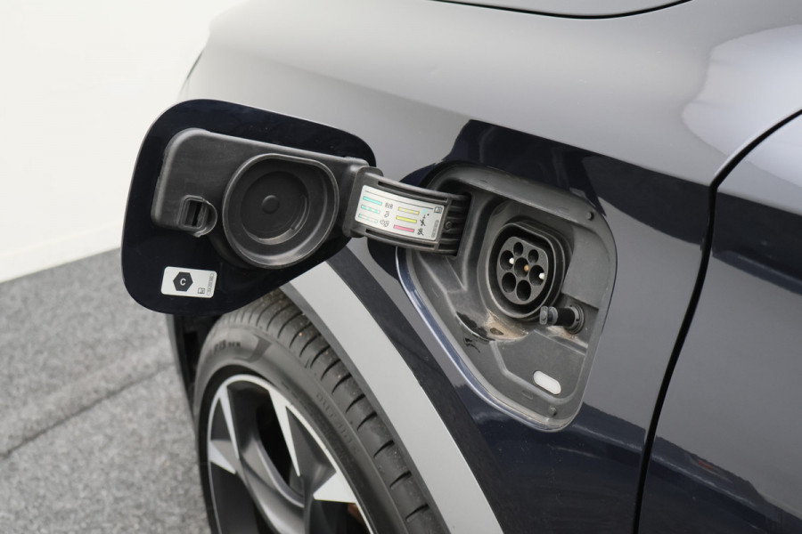 CUPRA Formentor 1.4 Plug-in Hybrid VZ Copper Edition Panoramadak, Camera, ACC, Apple Carplay, Verwarmd Stuur/Stoelen, DAB, 19''