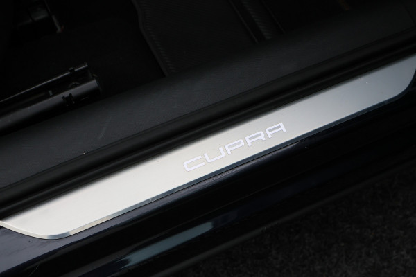 CUPRA Formentor 1.4 Plug-in Hybrid VZ Copper Edition Panoramadak, Camera, ACC, Apple Carplay, Verwarmd Stuur/Stoelen, DAB, 19''
