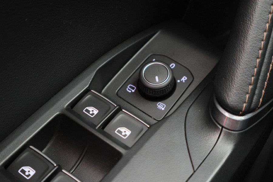 CUPRA Formentor 1.4 Plug-in Hybrid VZ Copper Edition Panoramadak, Camera, ACC, Apple Carplay, Verwarmd Stuur/Stoelen, DAB, 19''