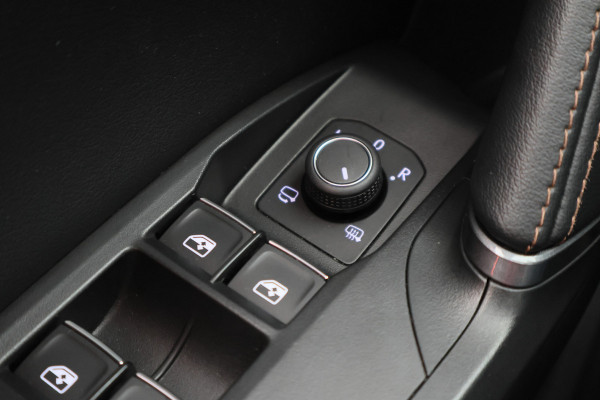 CUPRA Formentor 1.4 Plug-in Hybrid VZ Copper Edition Panoramadak, Camera, ACC, Apple Carplay, Verwarmd Stuur/Stoelen, DAB, 19''